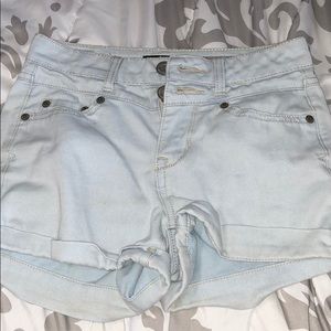 Light high waisted jean shorts